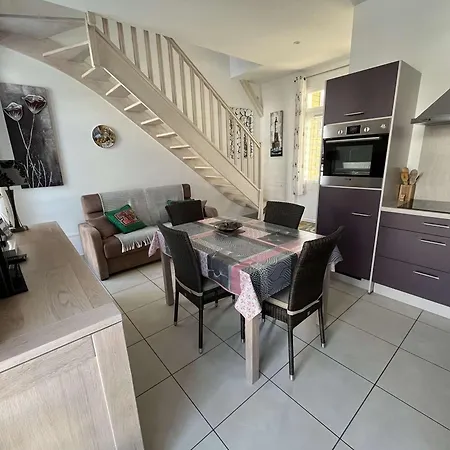 Holiday home Maison Cosy Proche Boisvinet, 2 Chambres, Cour, Parking, Wi-fi, A - Fr-1-324-133